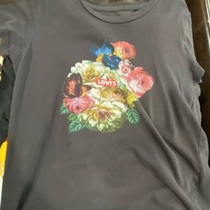 Vey faded dark bluish grey Levi’s tshirt